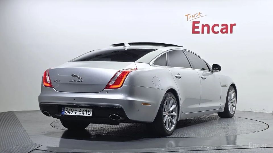 Jaguar XJ