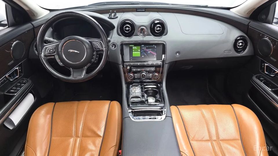 Jaguar XJ