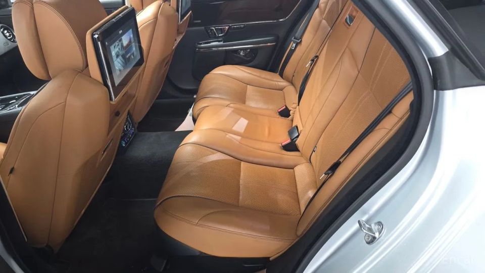 Jaguar XJ