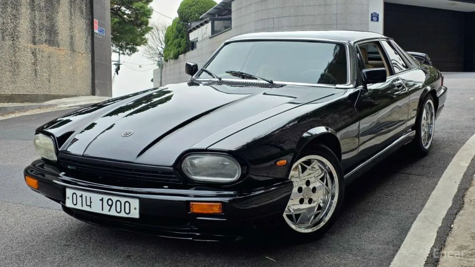 Jaguar XJR