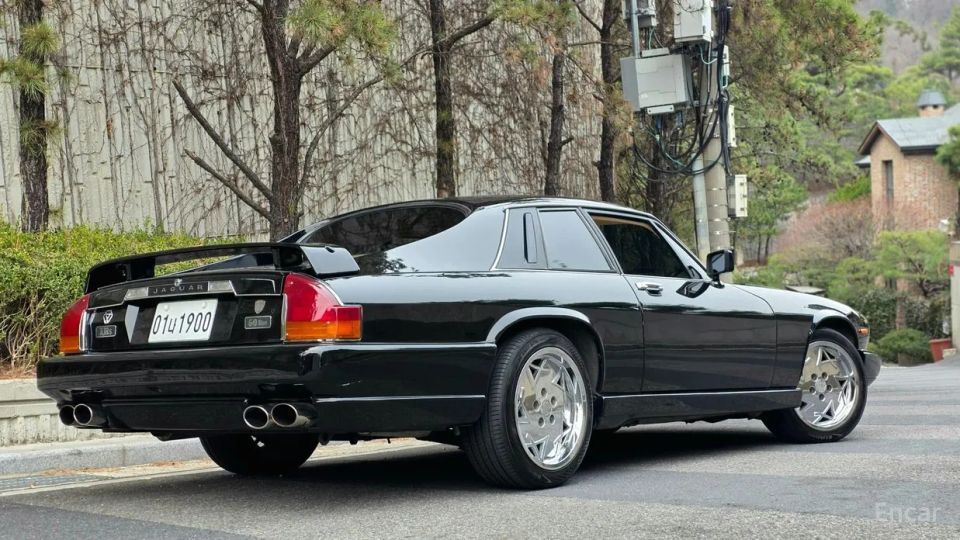 Jaguar XJR