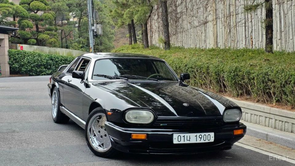 Jaguar XJR