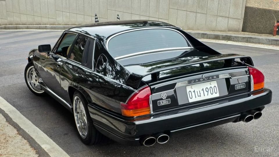 Jaguar XJR