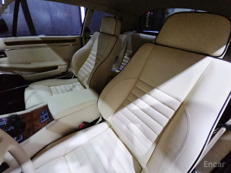 Jaguar XJR