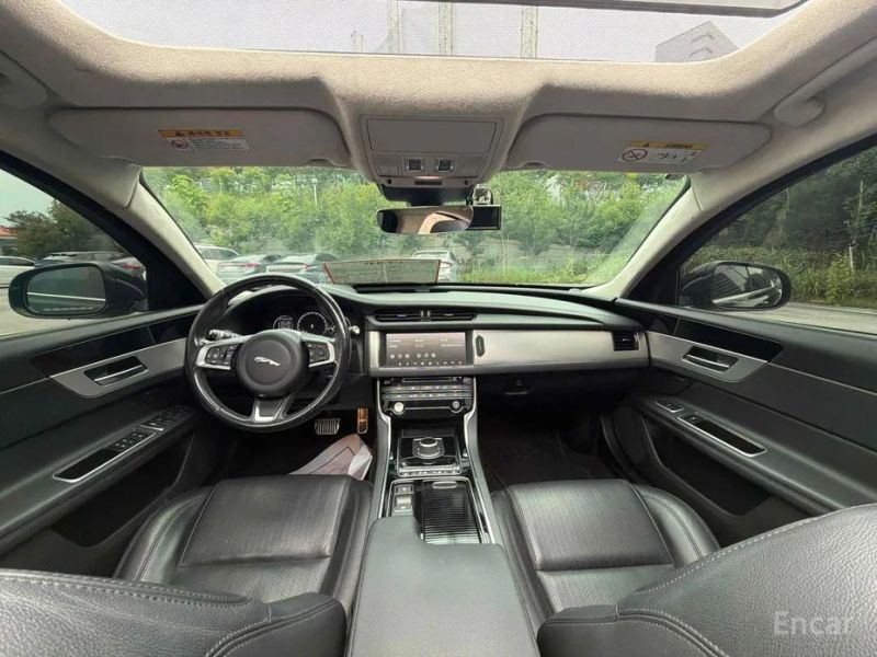 Jaguar xf