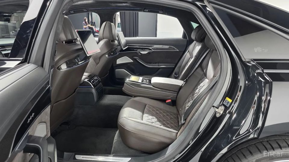 Audi S8
