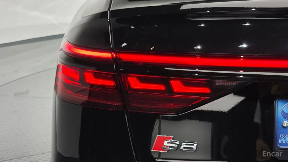 Audi S8
