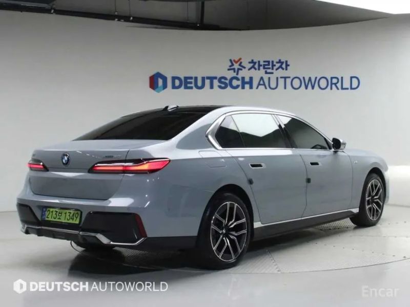BMW i7