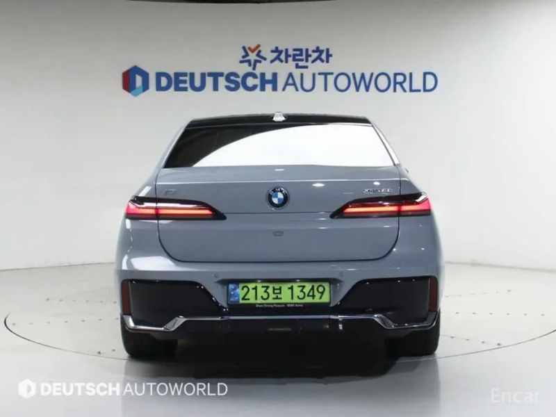 BMW i7