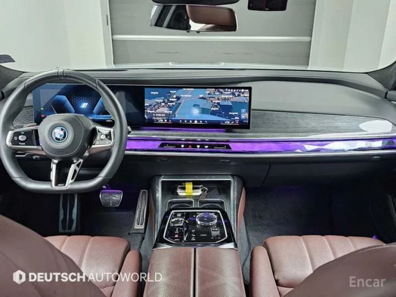 BMW i7