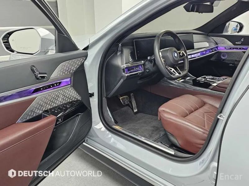 BMW i7