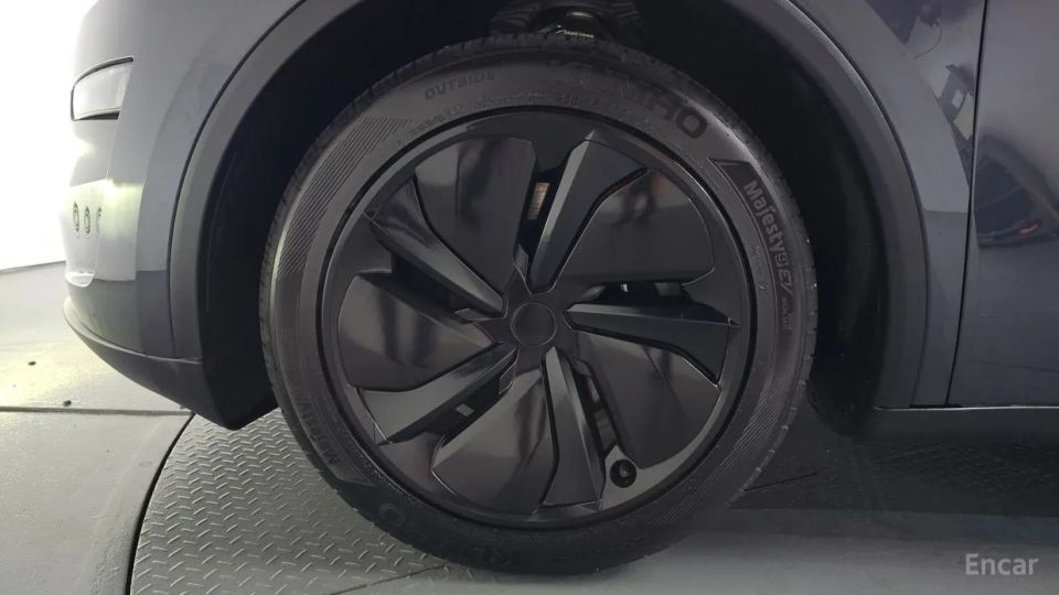 Tesla model-y