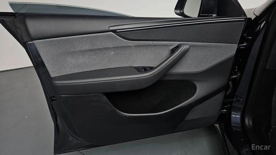Tesla model-y