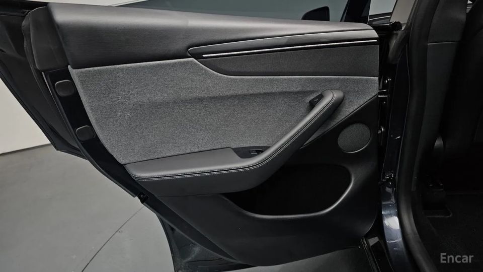 Tesla model-y