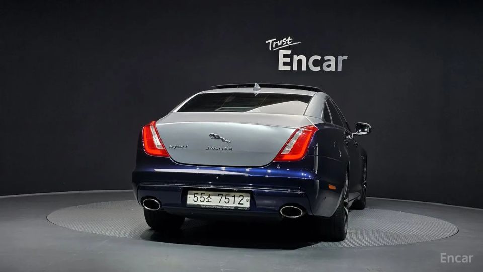Jaguar XJ