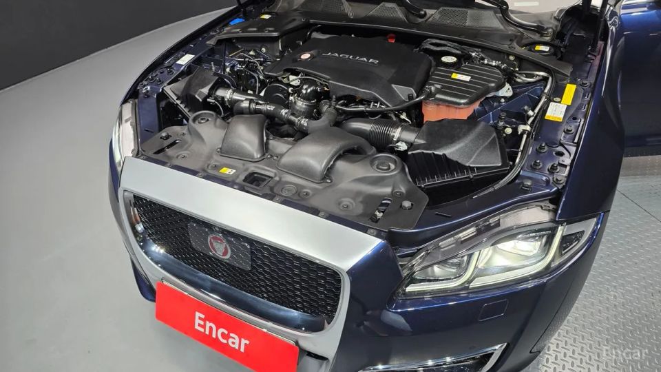 Jaguar XJ