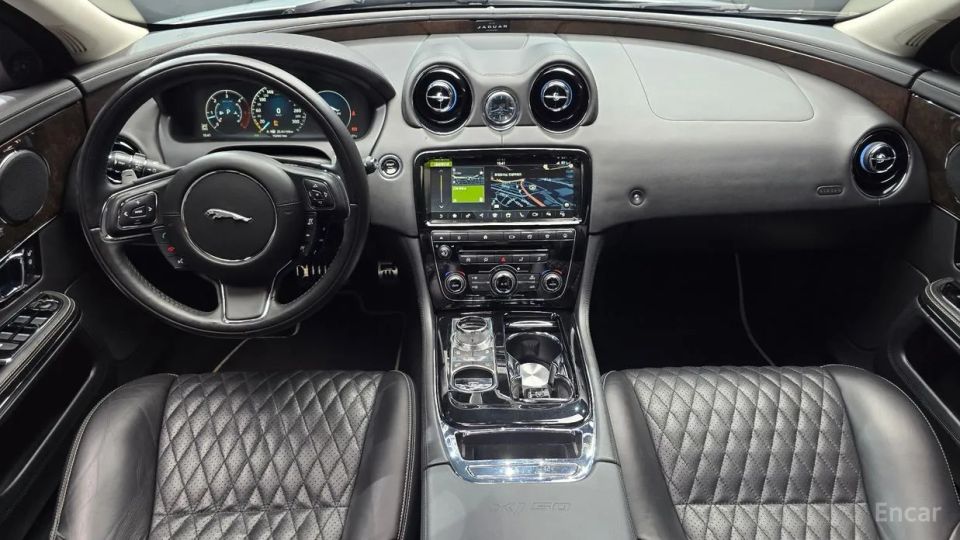 Jaguar XJ