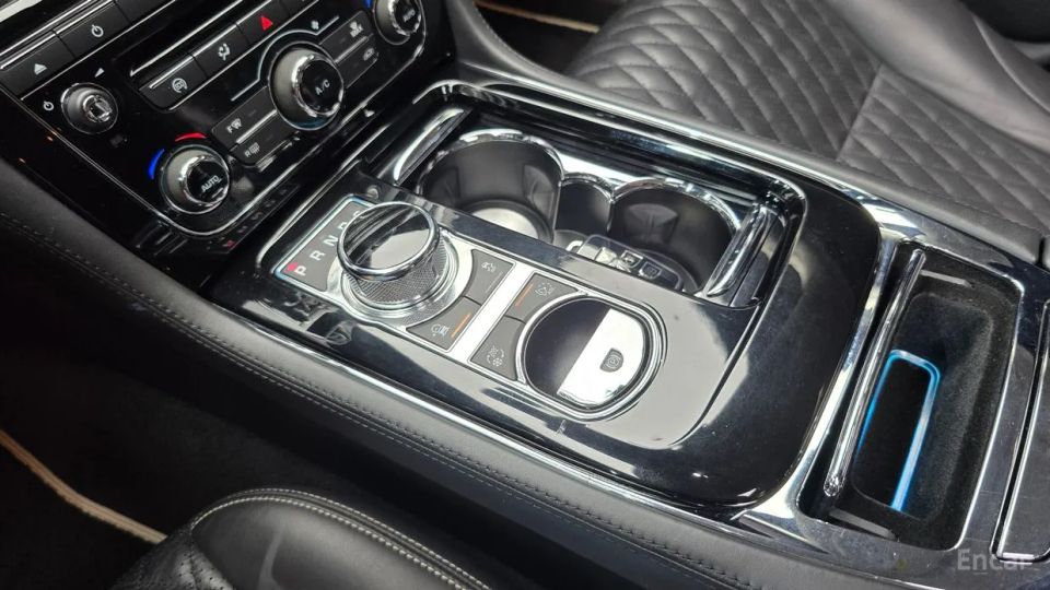 Jaguar XJ