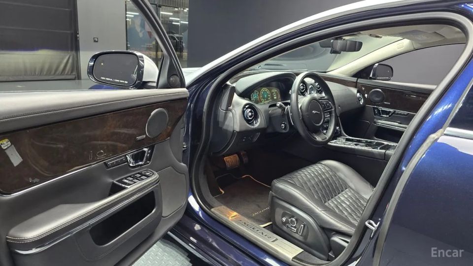 Jaguar XJ