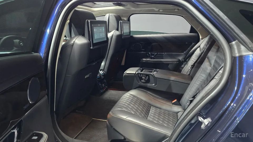 Jaguar XJ