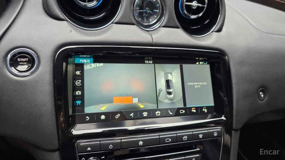 Jaguar XJ