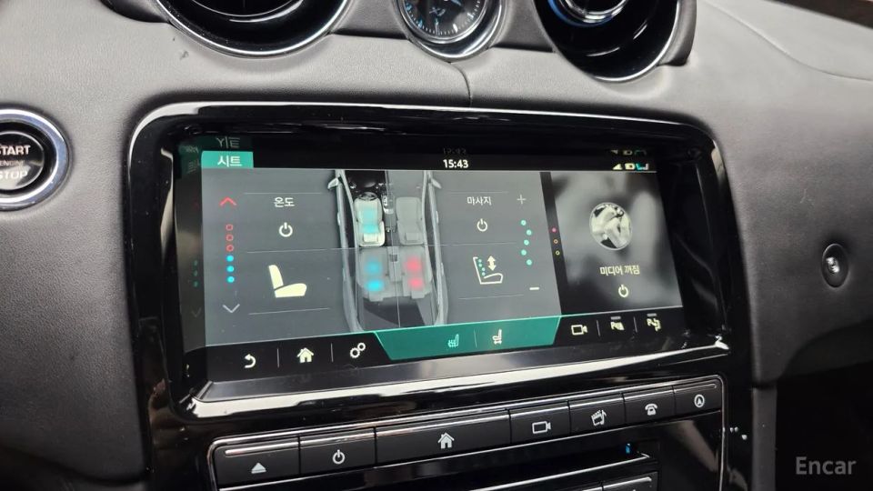 Jaguar XJ