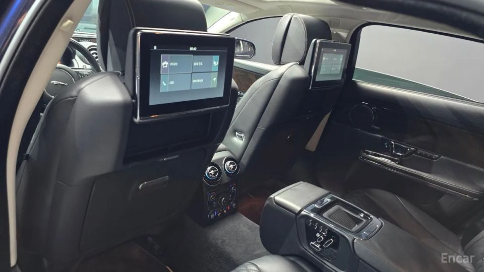 Jaguar XJ