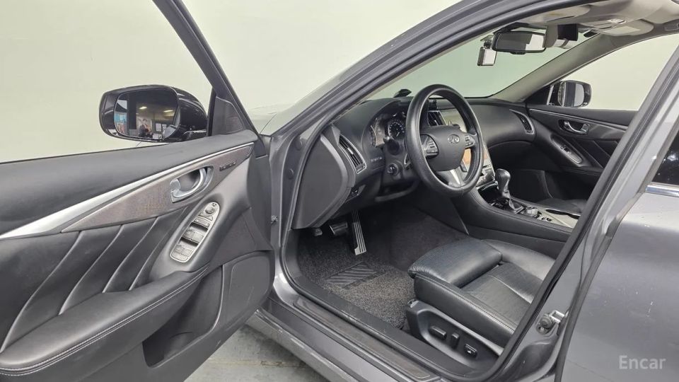 Infiniti Q50