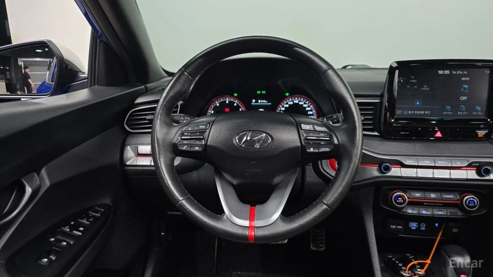 Hyundai Veloster
