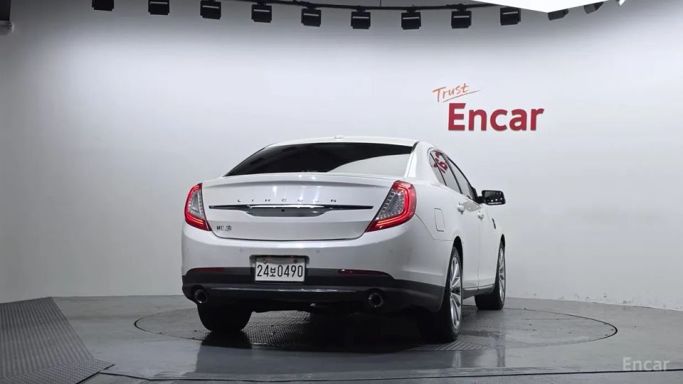 Lincoln MKS