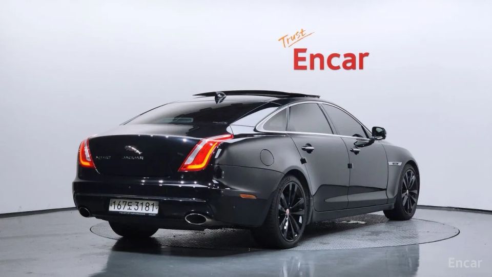 Jaguar XJ