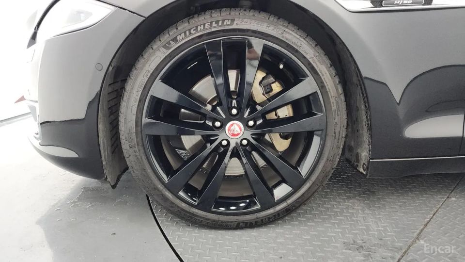 Jaguar XJ