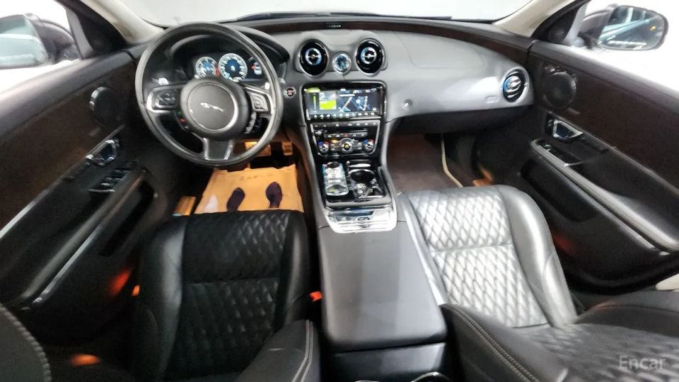 Jaguar XJ