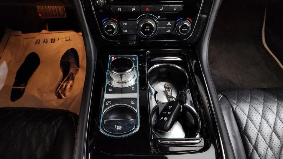Jaguar XJ