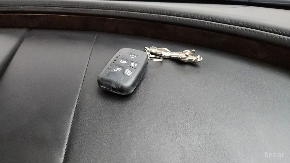 Jaguar XJ