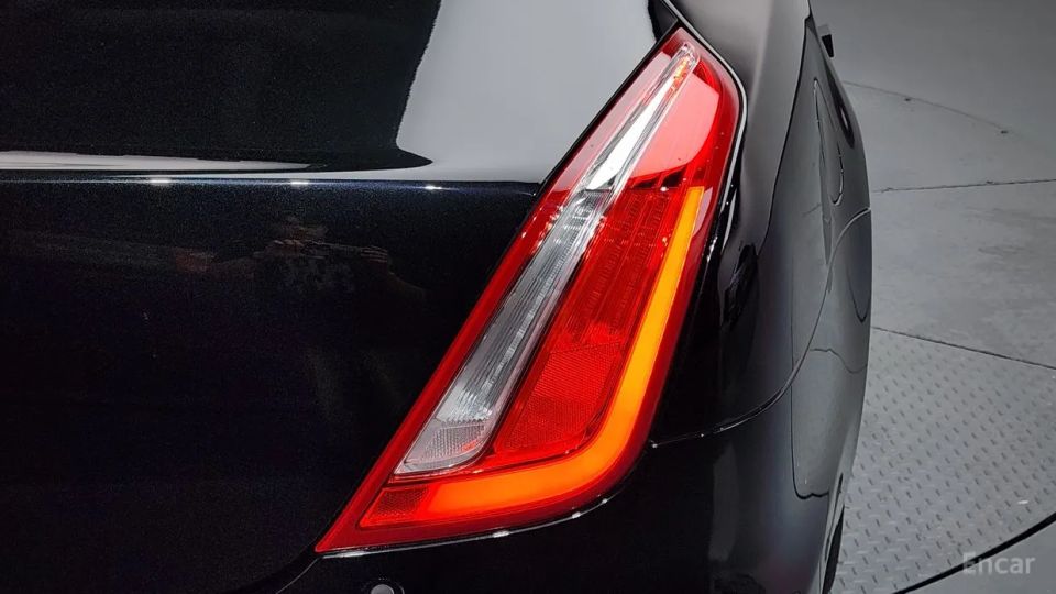 Jaguar XJ