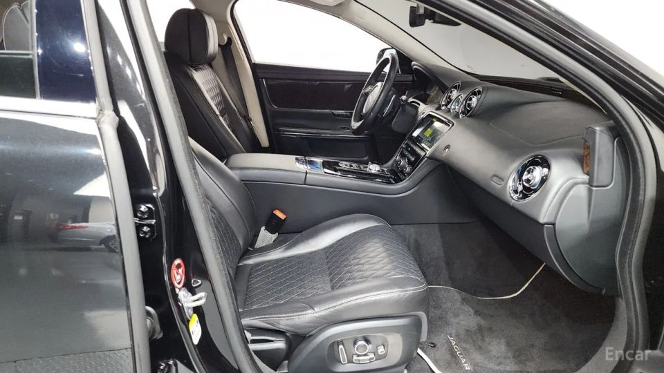 Jaguar XJ
