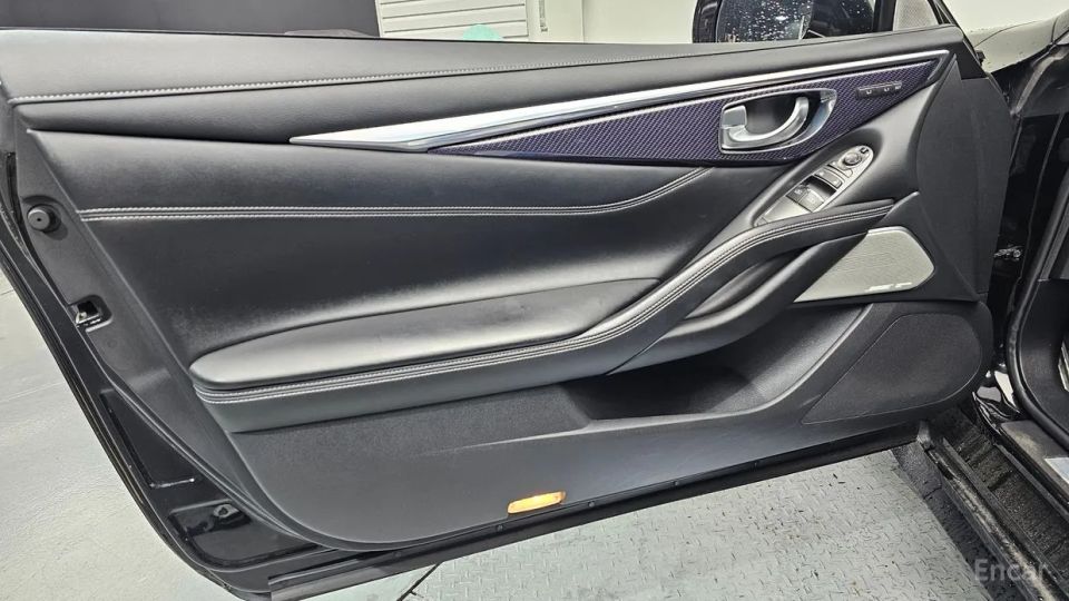 Infiniti Q60