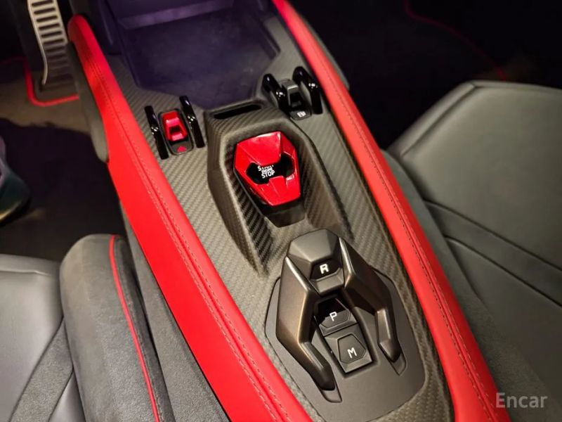 Lamborghini Revuelto