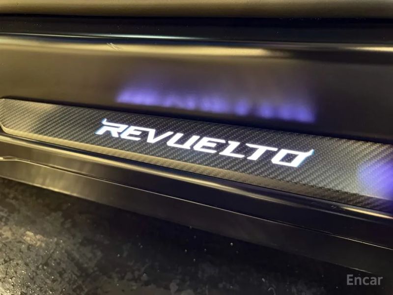 Lamborghini Revuelto