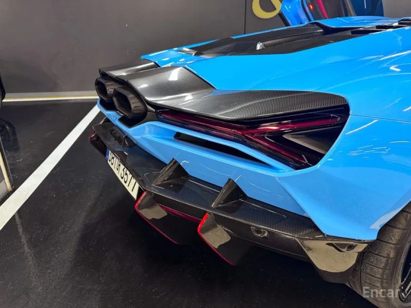 Lamborghini Revuelto