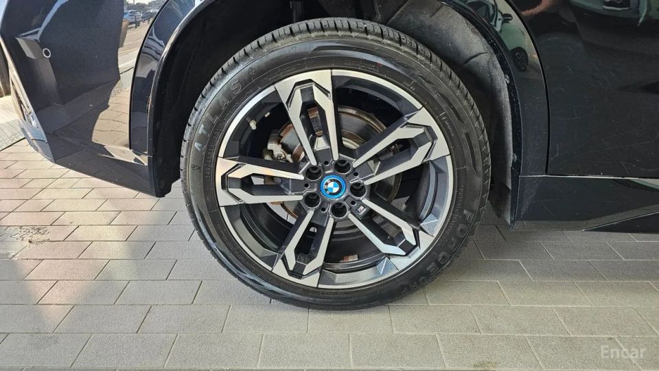 BMW ix1