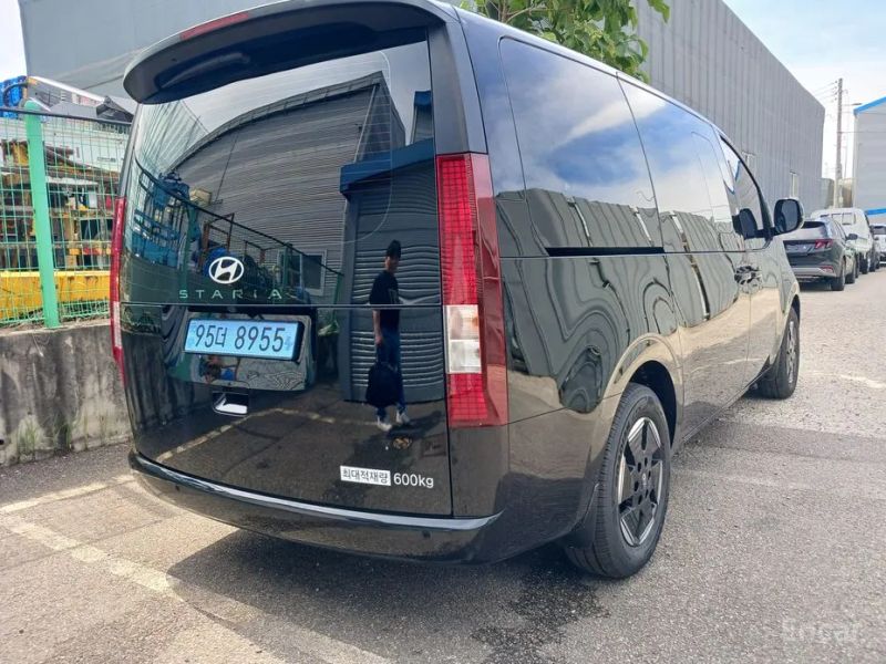 Hyundai Staria