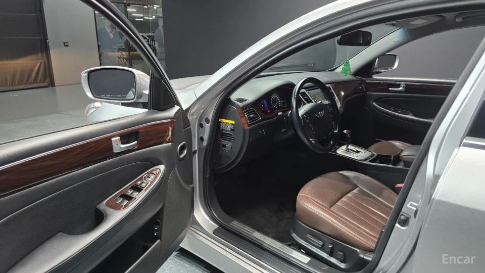 Hyundai Genesis