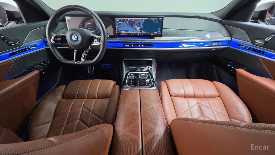 BMW i7