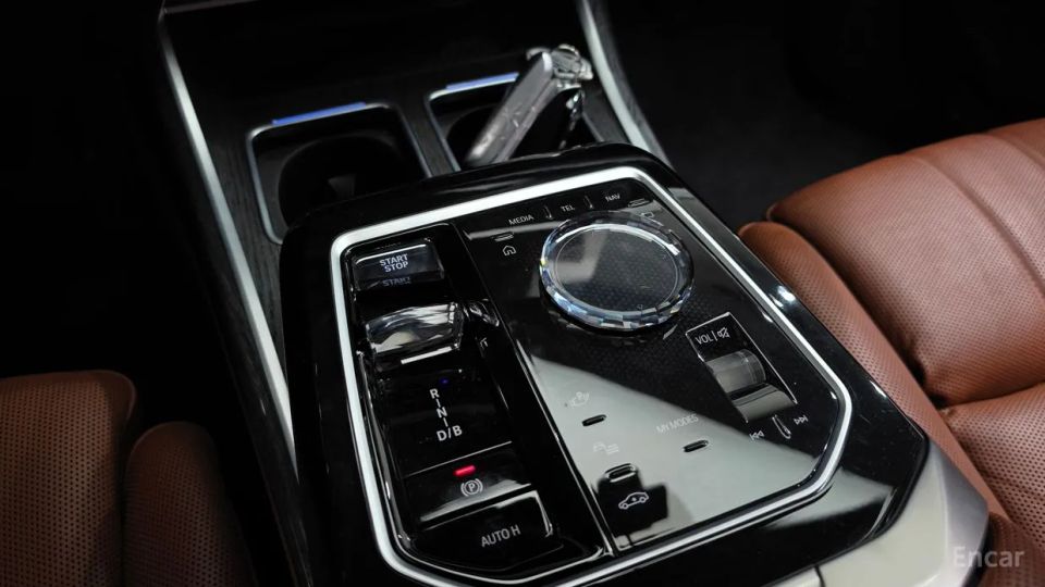 BMW i7
