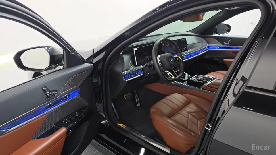 BMW i7