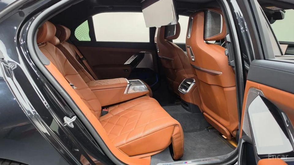 BMW i7