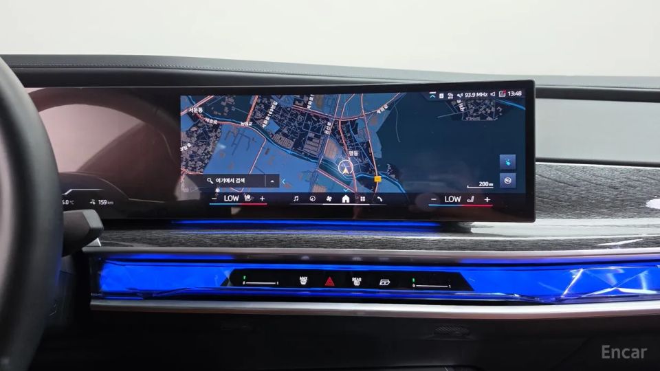 BMW i7