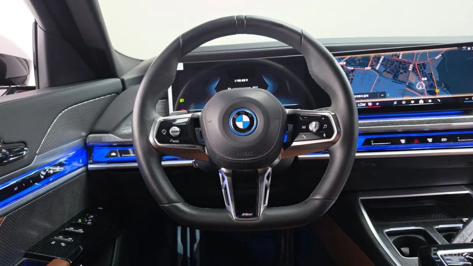 BMW i7